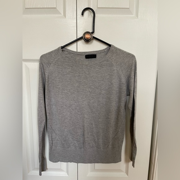 Cute basic grey lightweight sweater - Picture 1 of 2